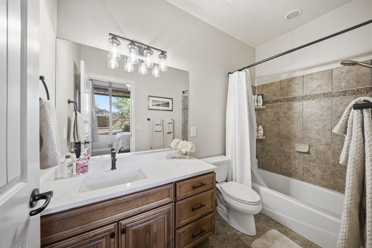 1001 E Birken St - Photo 5 of 41