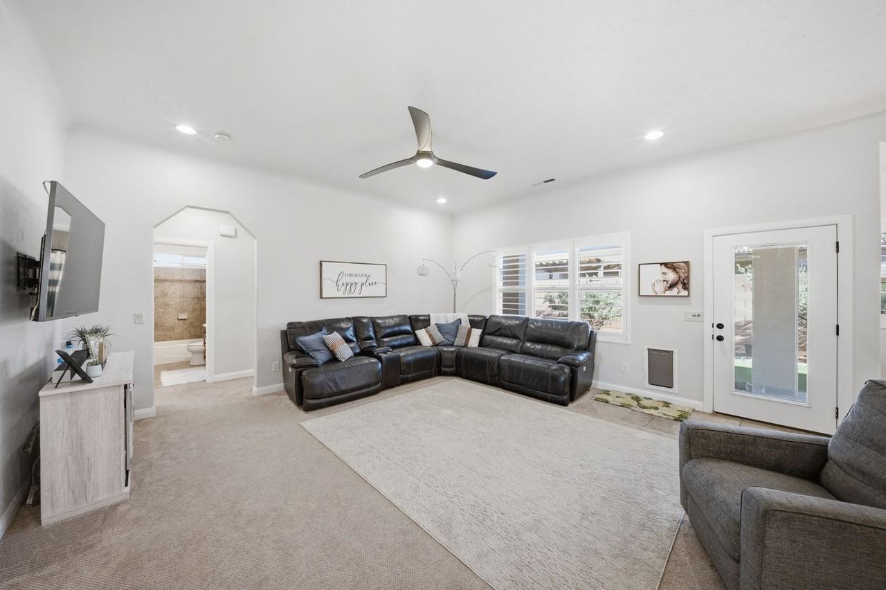 1001 E Birken St - Photo 6 of 41