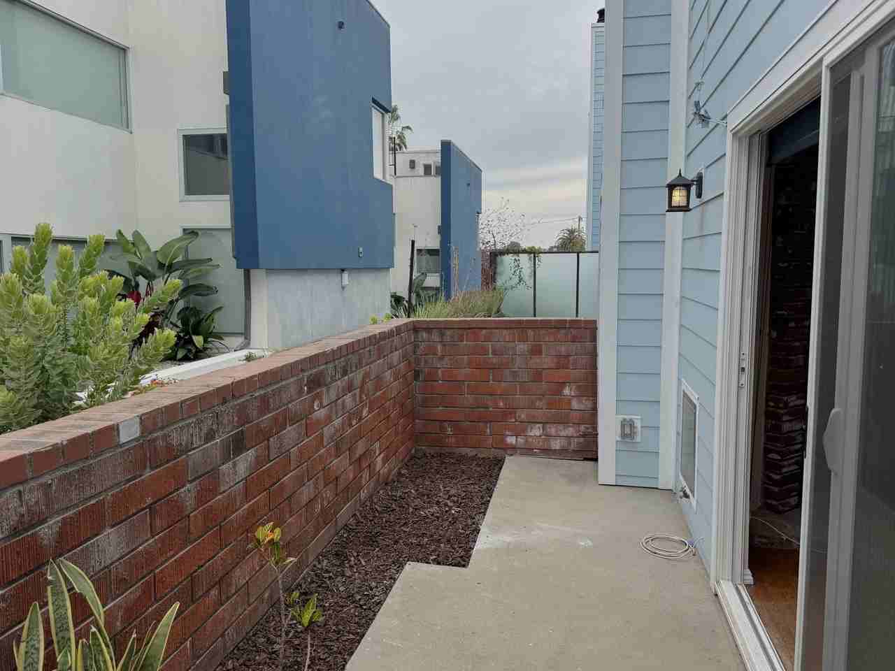 1823 11th St #5 - Photo 3 of 19