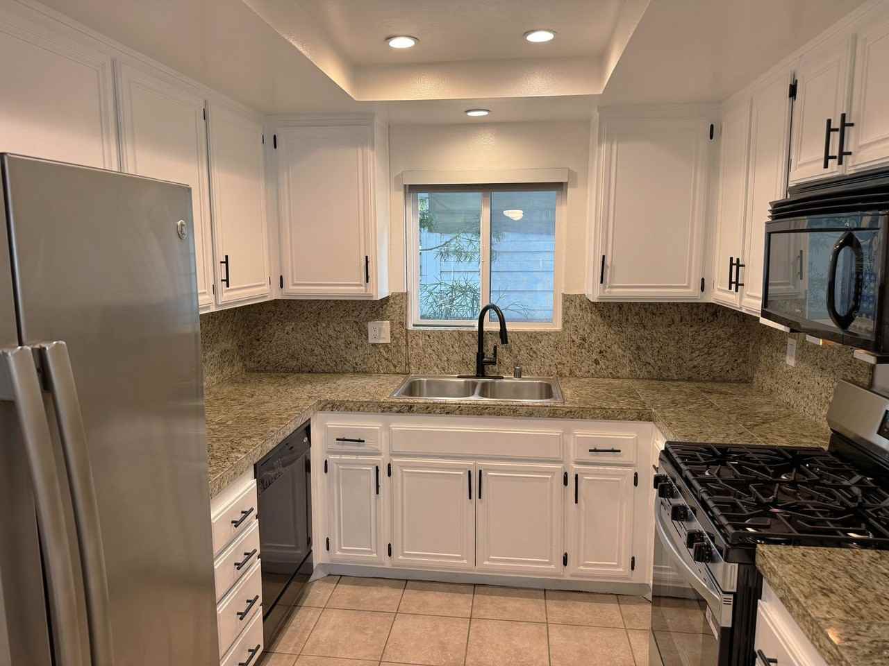 1823 11th St #5 - Photo 5 of 19