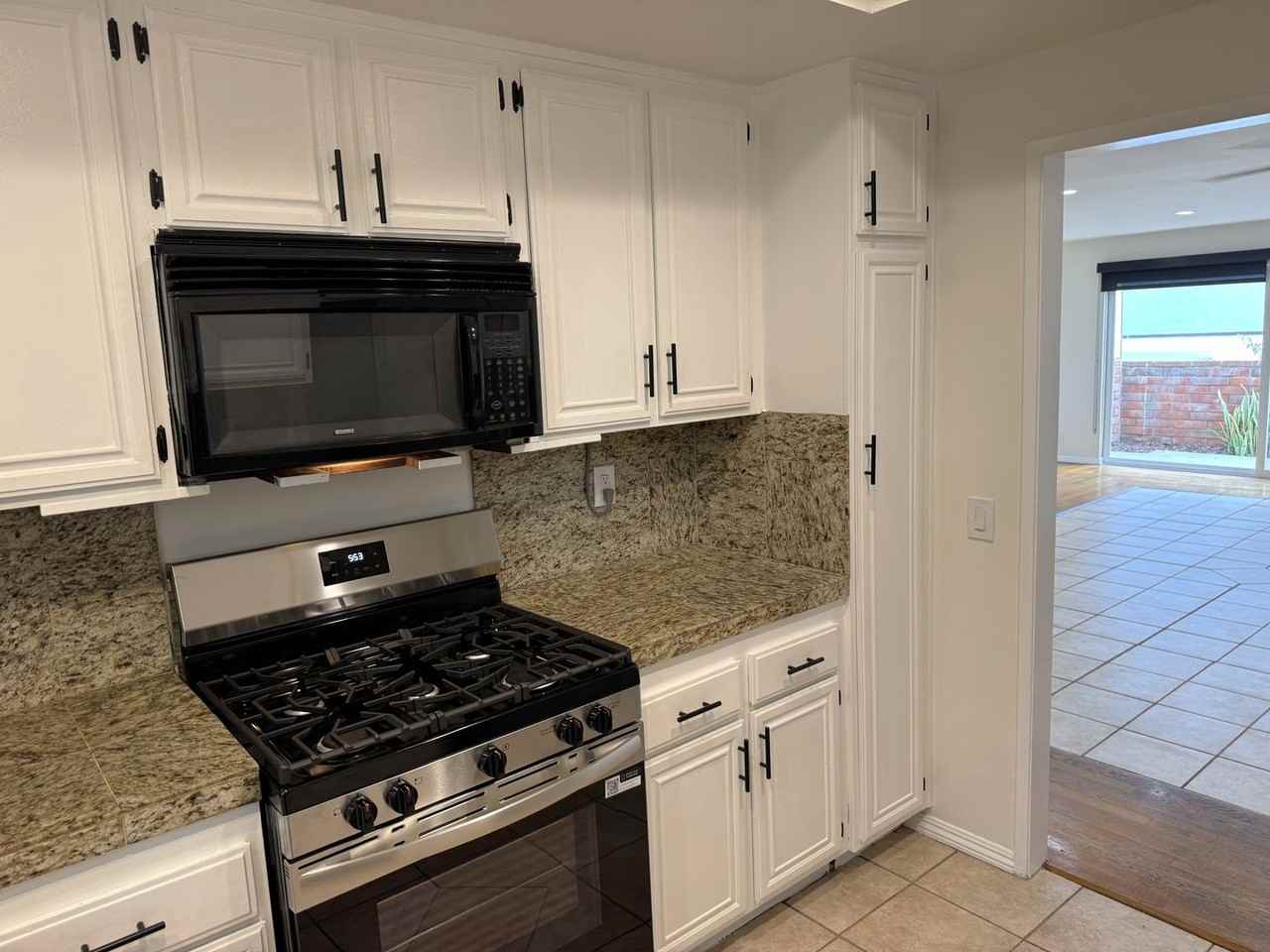 1823 11th St #5 - Photo 6 of 19