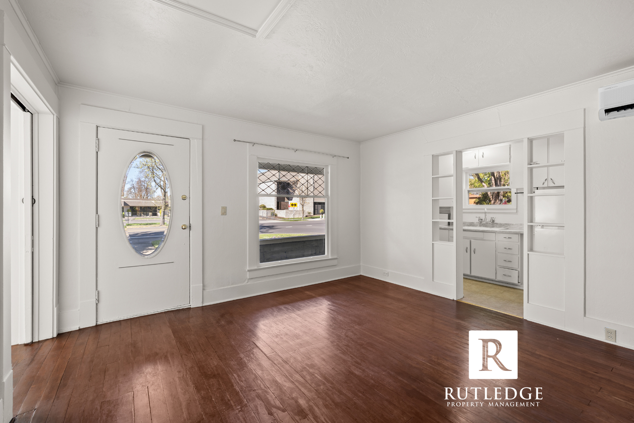 1122 E Main St - Photo 3 of 15