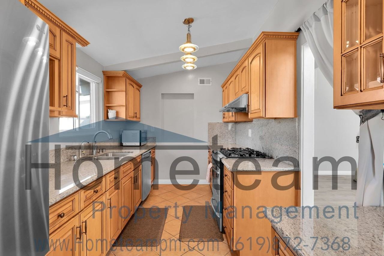 5821 Stresemann St - Photo 4 of 30