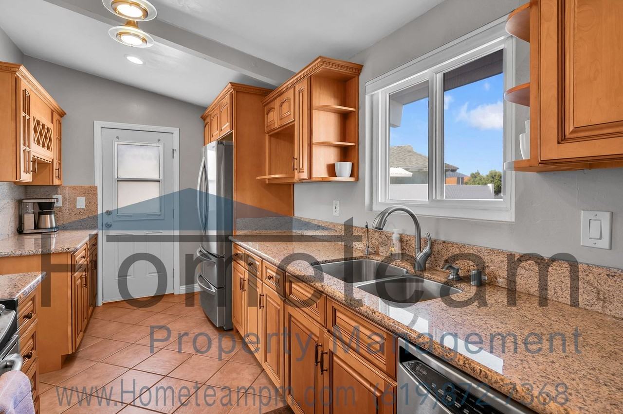 5821 Stresemann St - Photo 6 of 30