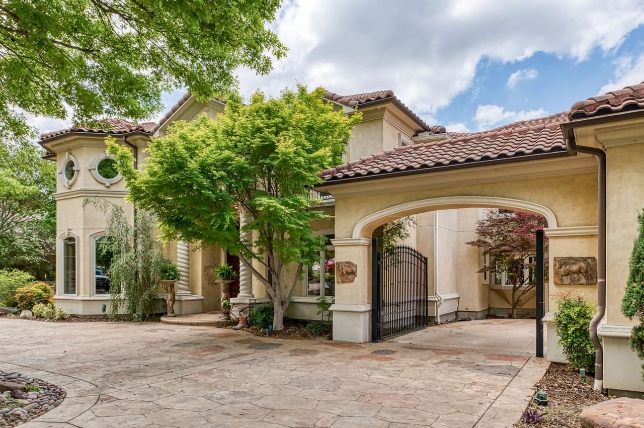 5901 Waterview Ct - Photo 2 of 42