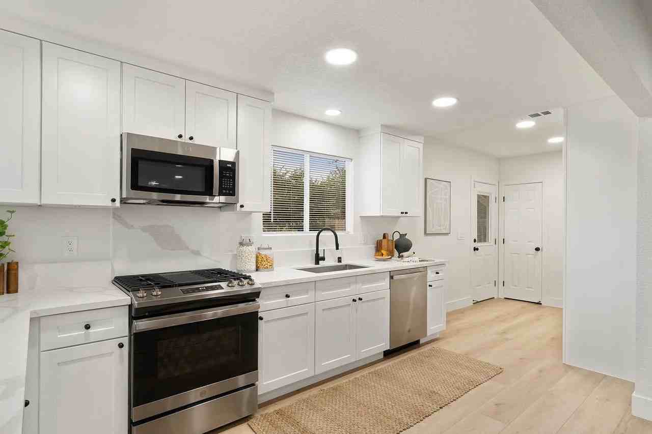 5891 28th St - Photo 4 of 38