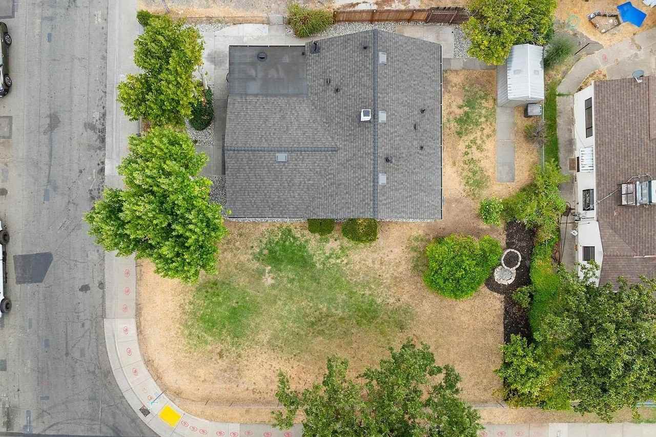 5891 28th St - Photo 5 of 38