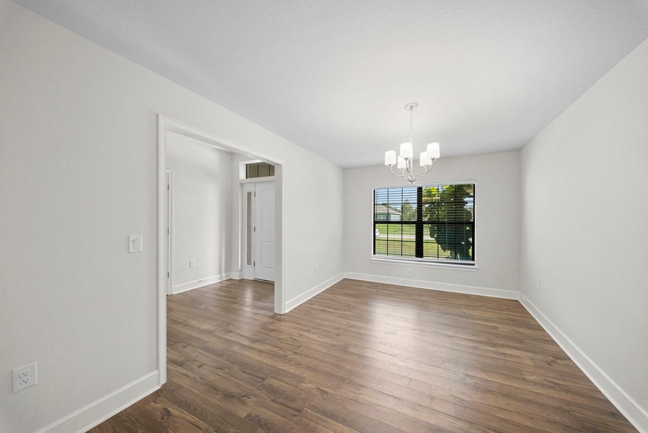 490 Windermere Dr - Photo 4 of 34