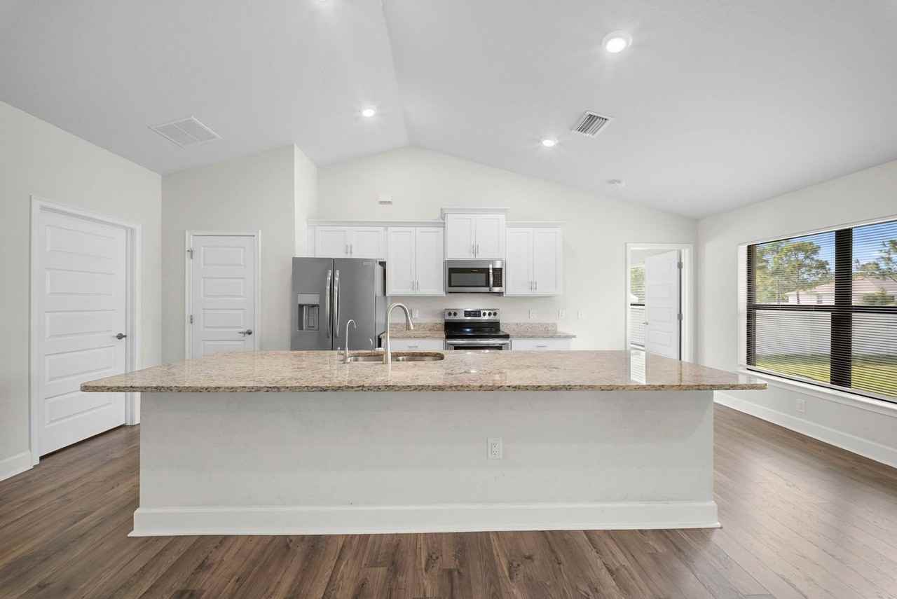 490 Windermere Dr - Photo 7 of 34