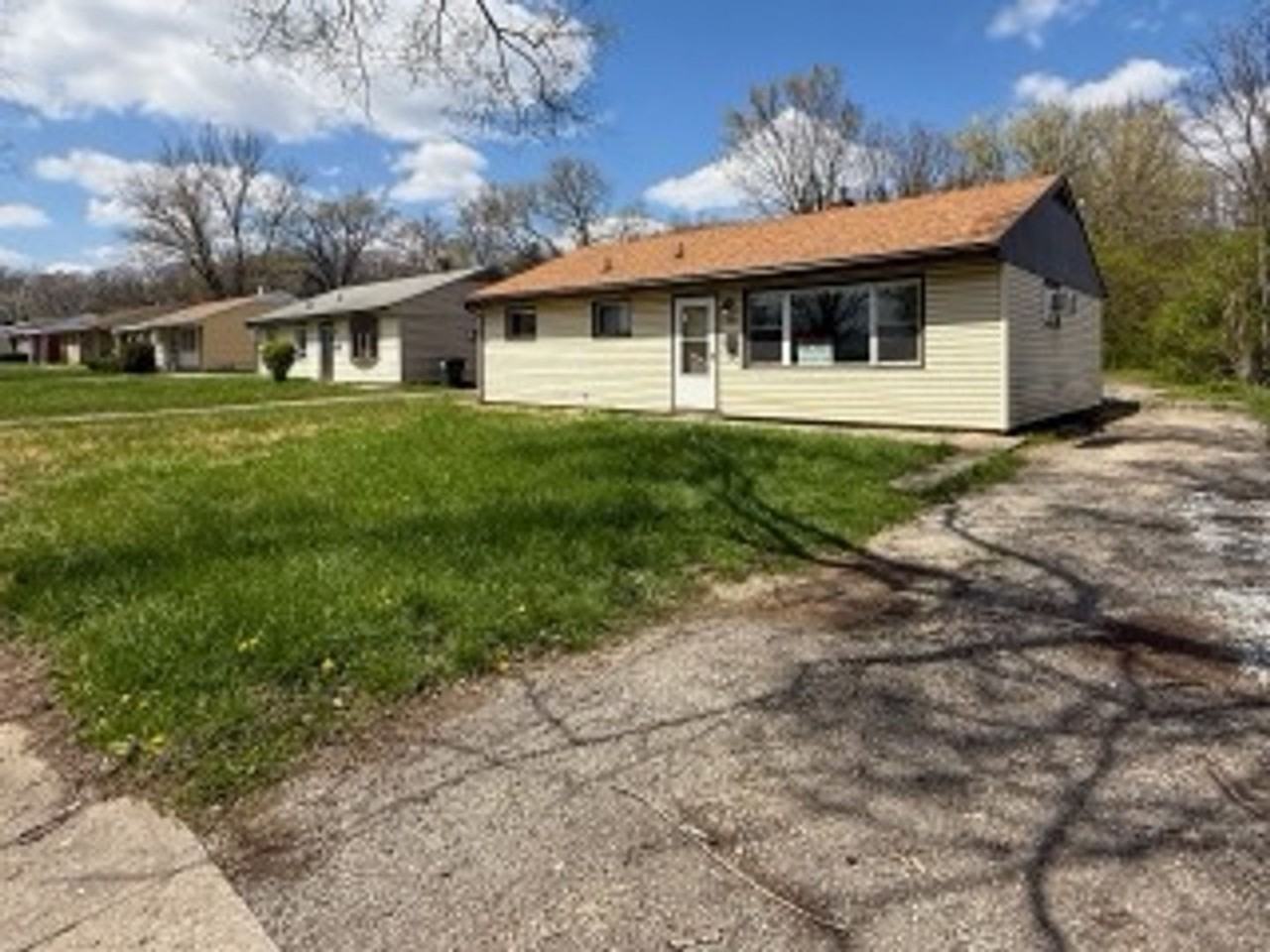 3939 Nicholas Rd - Photo 2 of 11