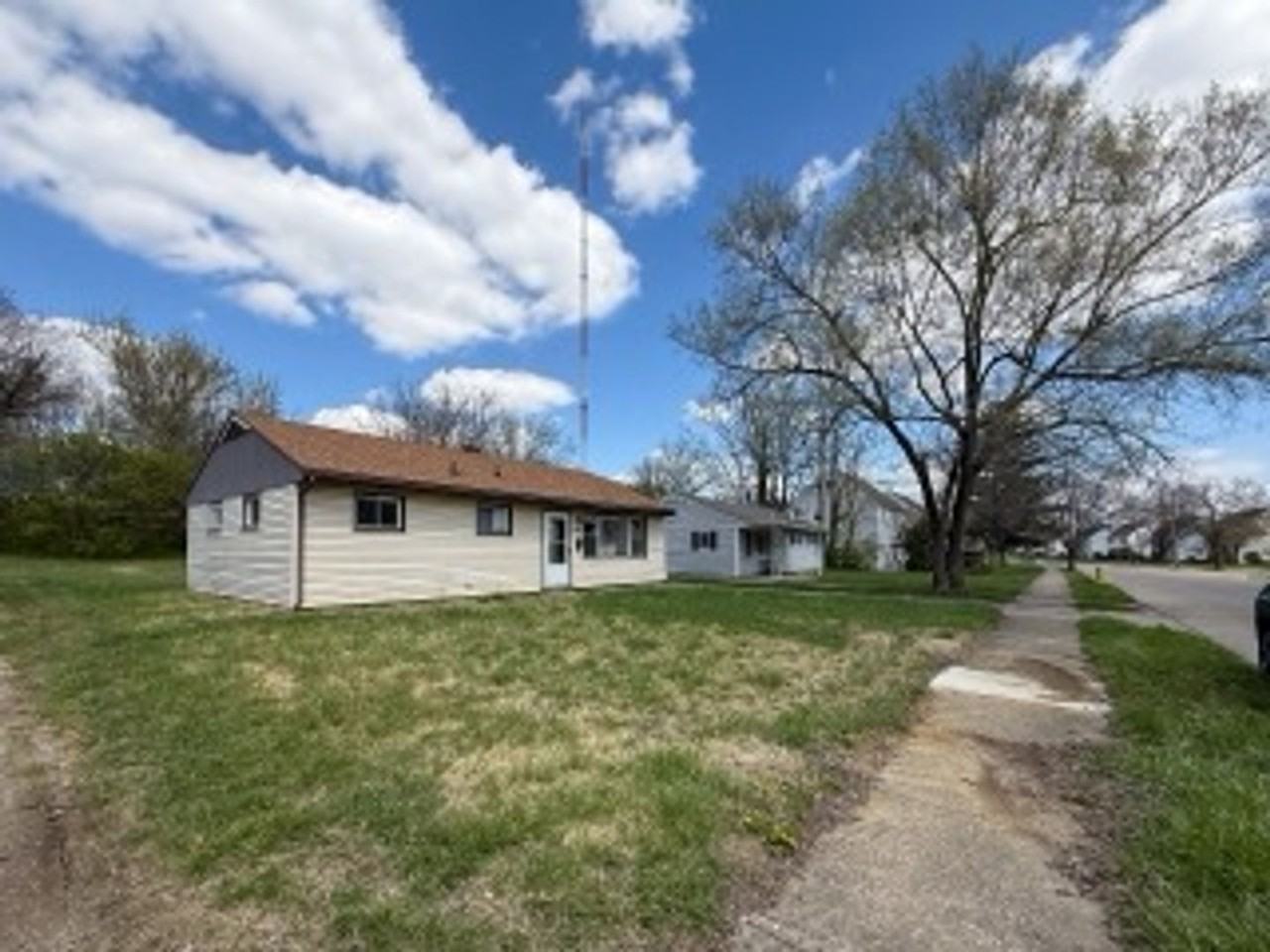 3939 Nicholas Rd - Photo 3 of 11