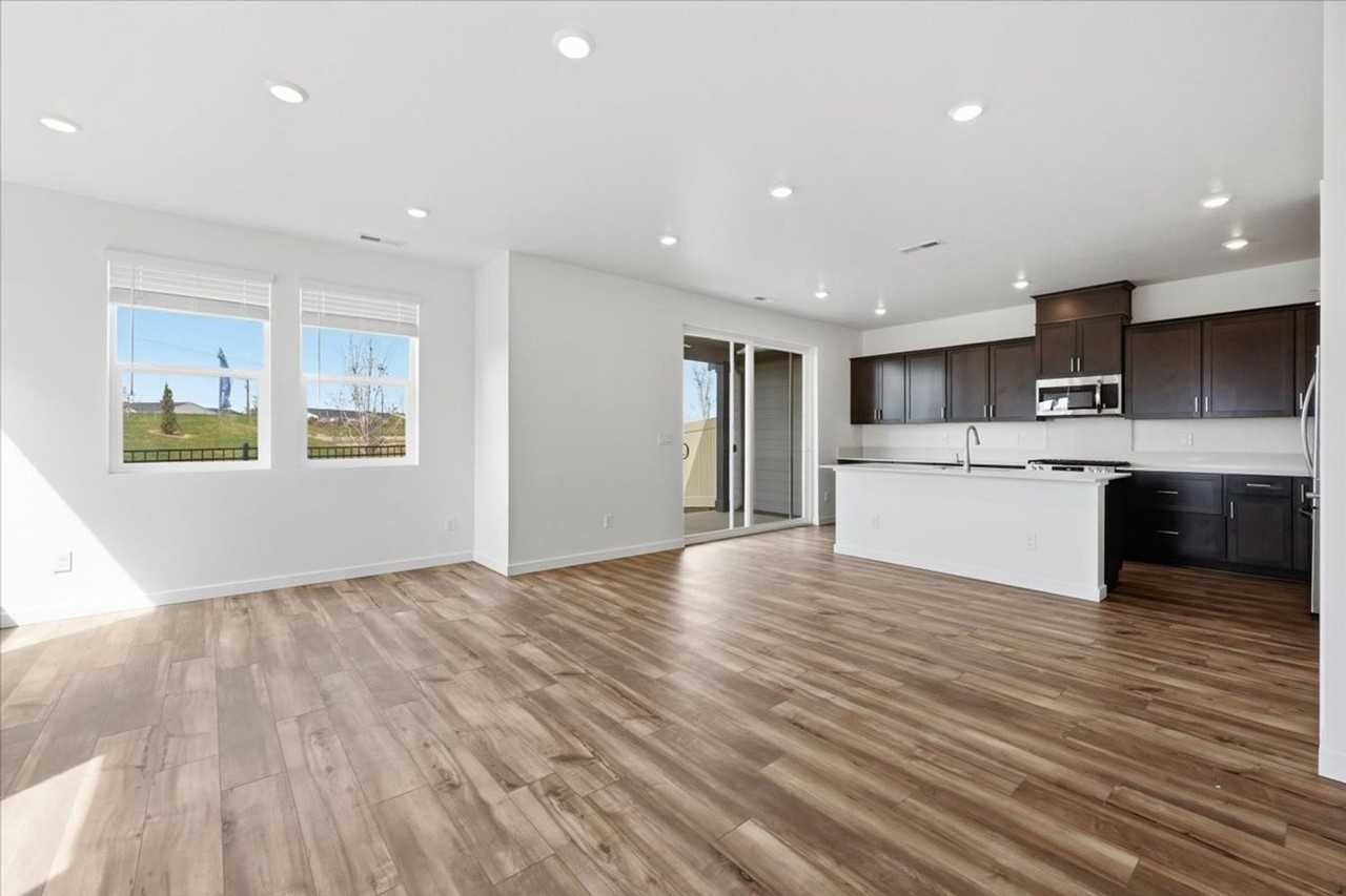 1881 N Big Star Ave - Photo 5 of 35