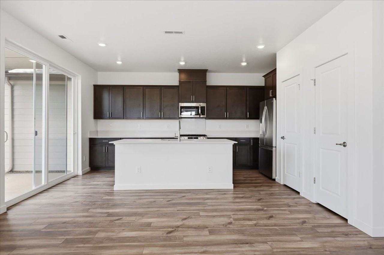 1881 N Big Star Ave - Photo 7 of 35