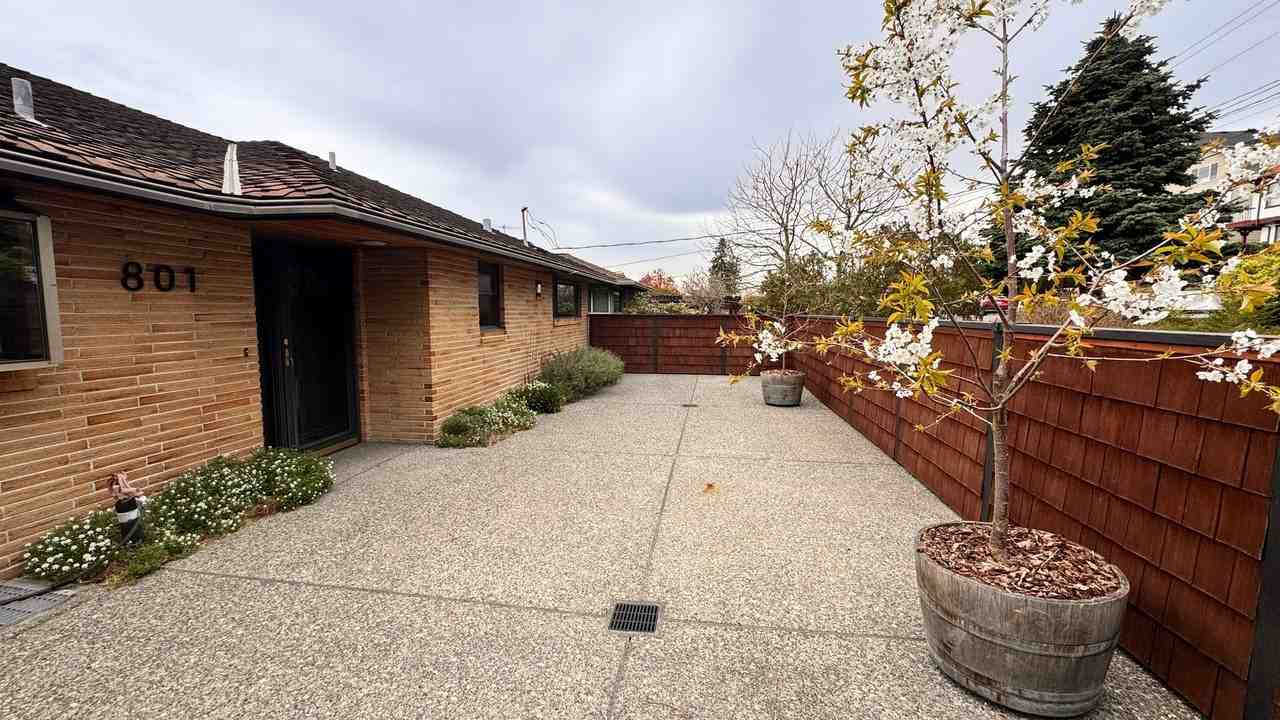 801 Grant Ave S - Photo 2 of 27