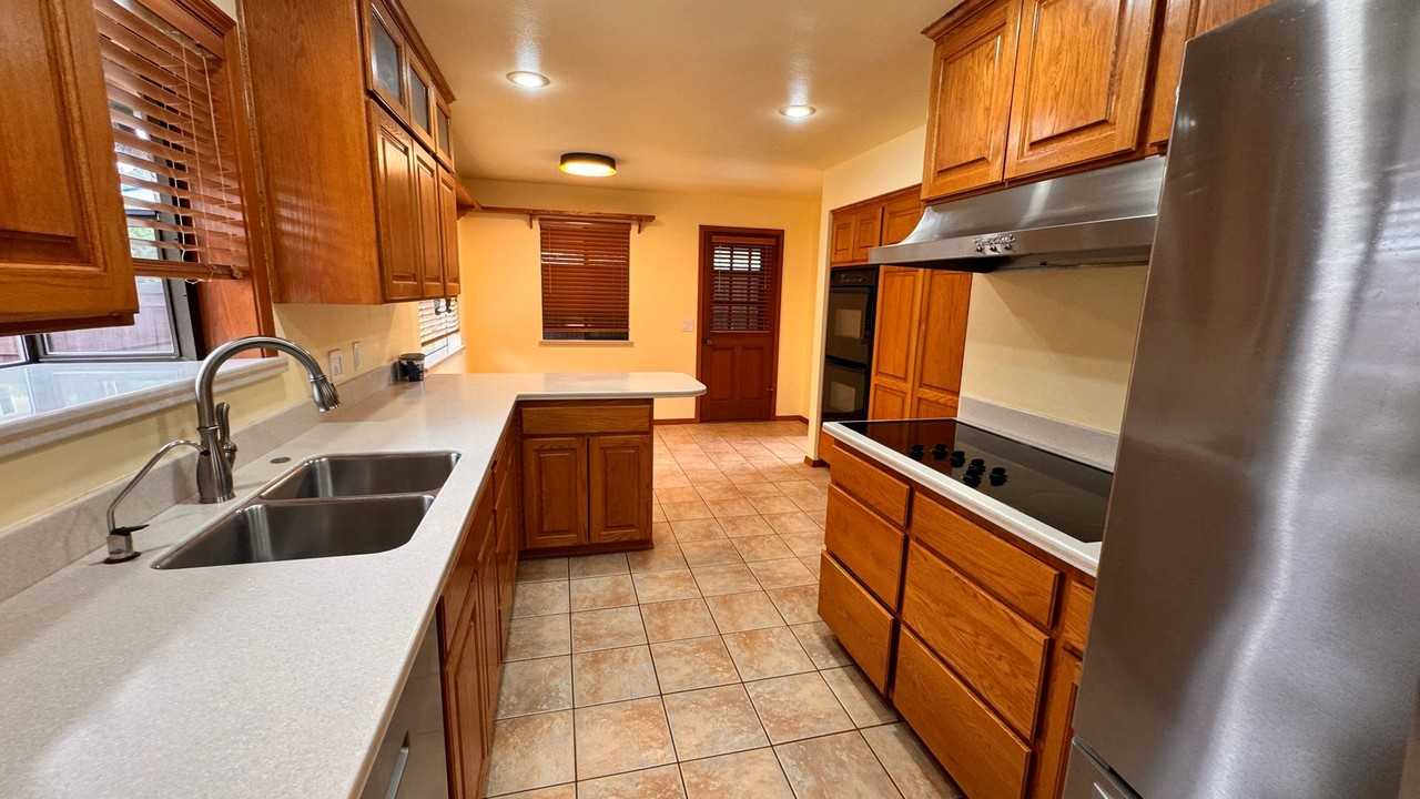 801 Grant Ave S - Photo 4 of 27