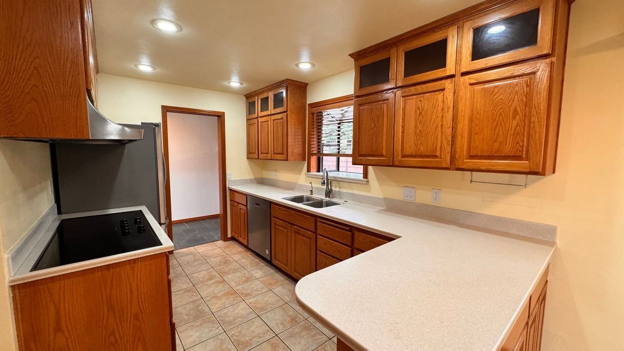 801 Grant Ave S - Photo 5 of 27