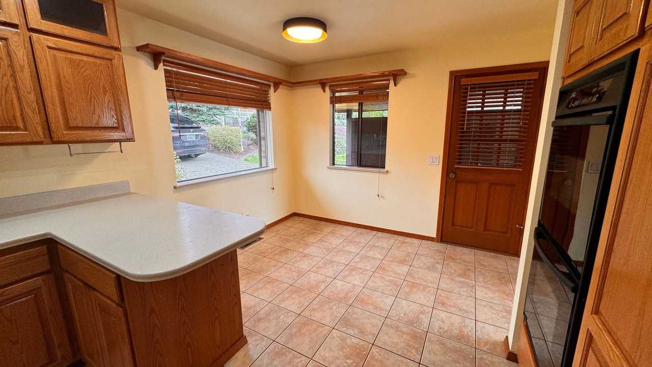 801 Grant Ave S - Photo 6 of 27