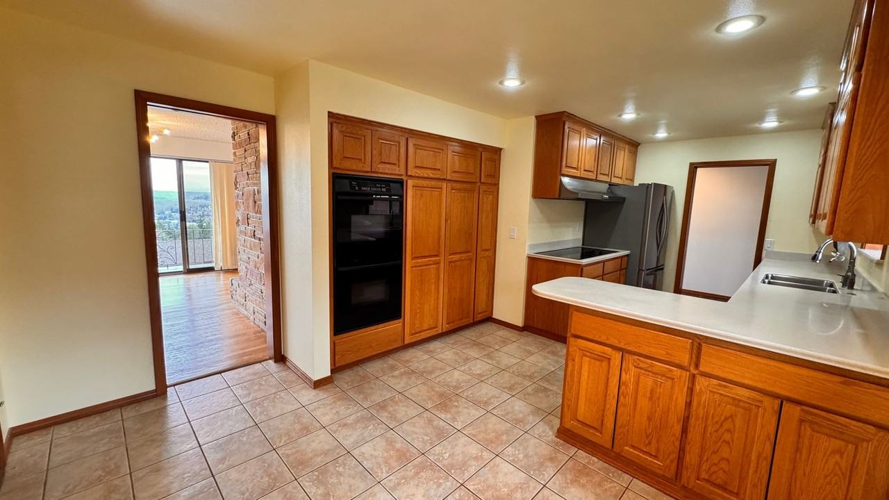 801 Grant Ave S - Photo 7 of 27