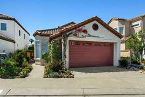 featured image of 11 Reina