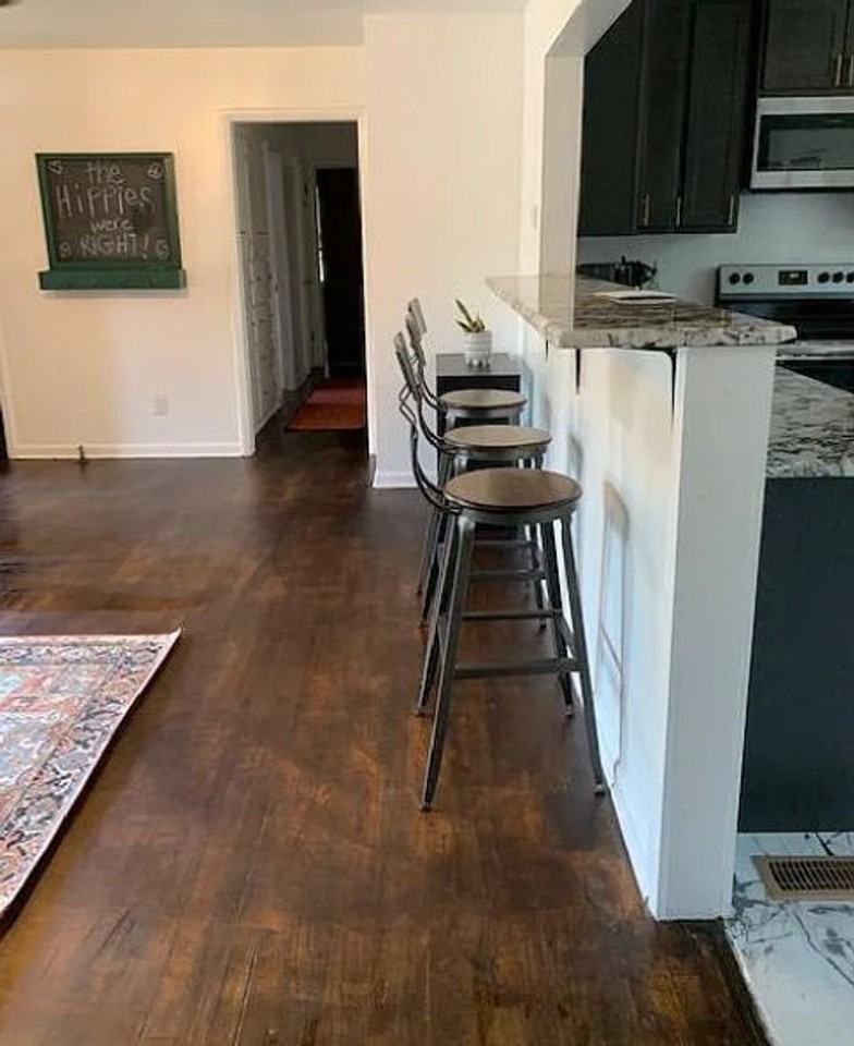 1524 Rowena Ln - Photo 2 of 6