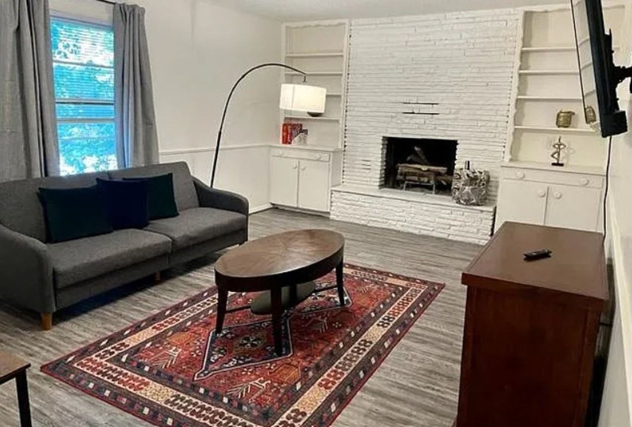 1524 Rowena Ln - Photo 3 of 6