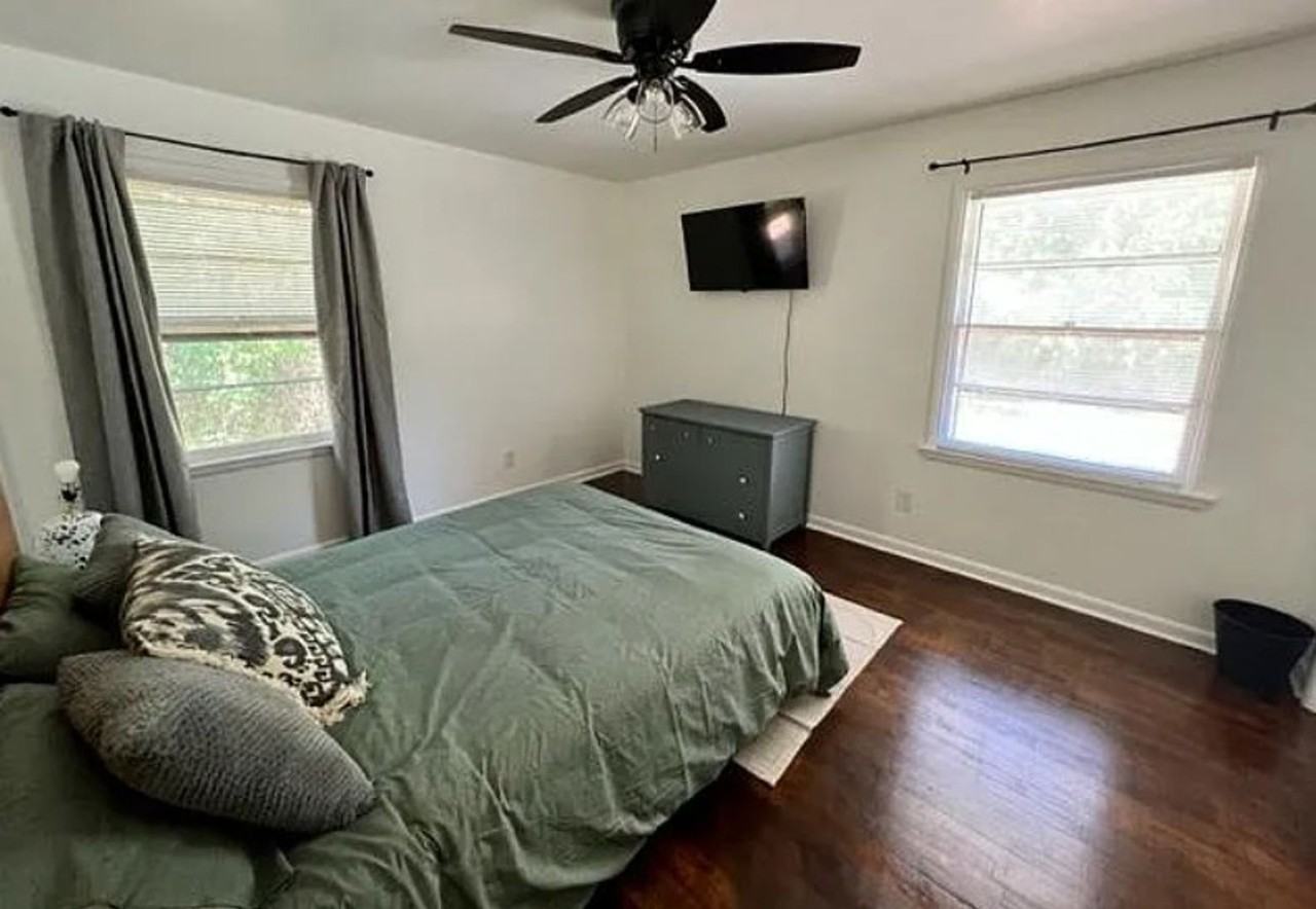 1524 Rowena Ln - Photo 4 of 6