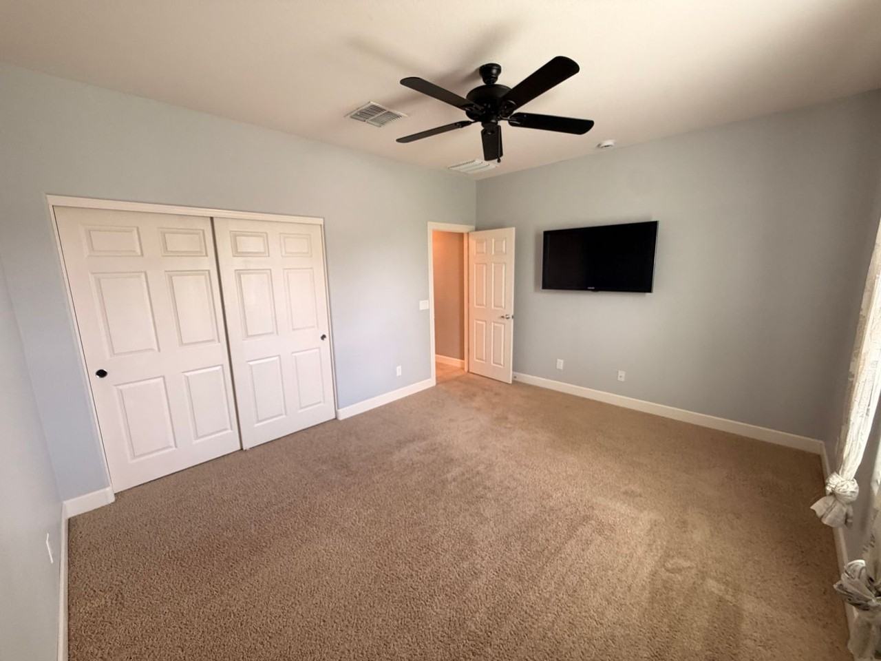 2428 W Beverly Rd - Photo 4 of 22