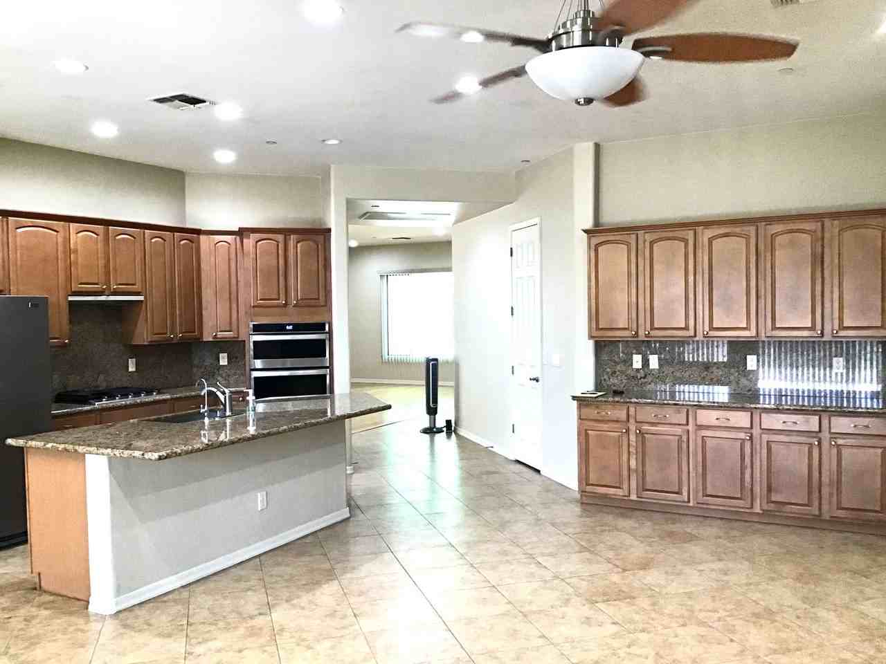 11645 N Peaceful Night Rd - Photo 5 of 46