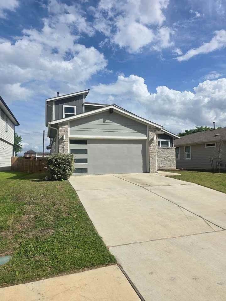 7517 Smallwood Dr - Photo 2 of 16