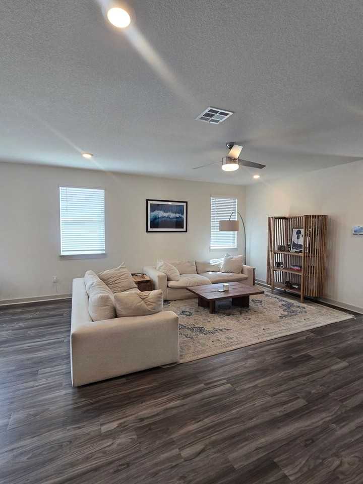 7517 Smallwood Dr - Photo 3 of 16