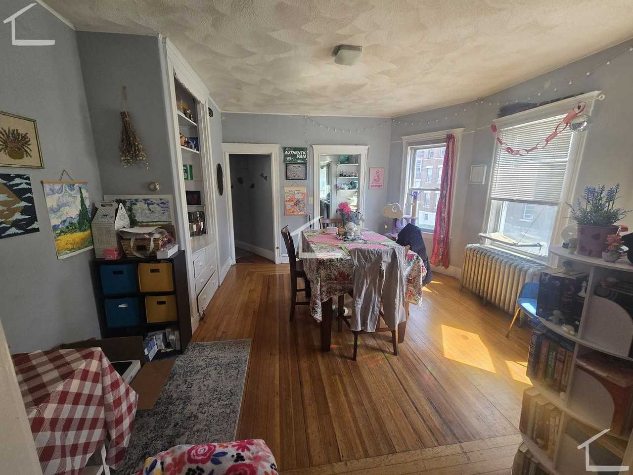 208 Kelton St - Photo 2 of 18