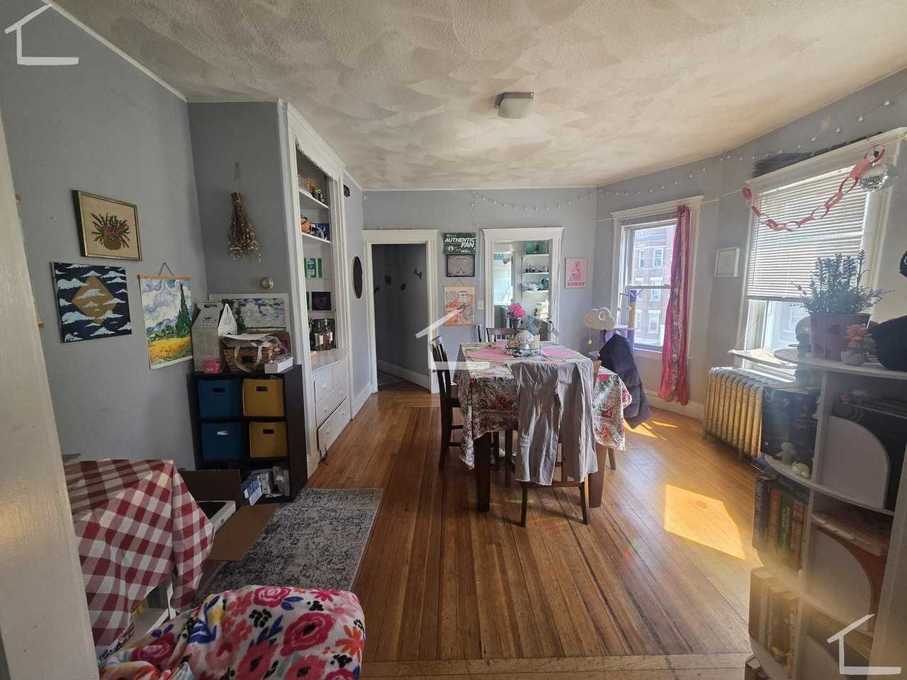 208 Kelton St - Photo 3 of 18