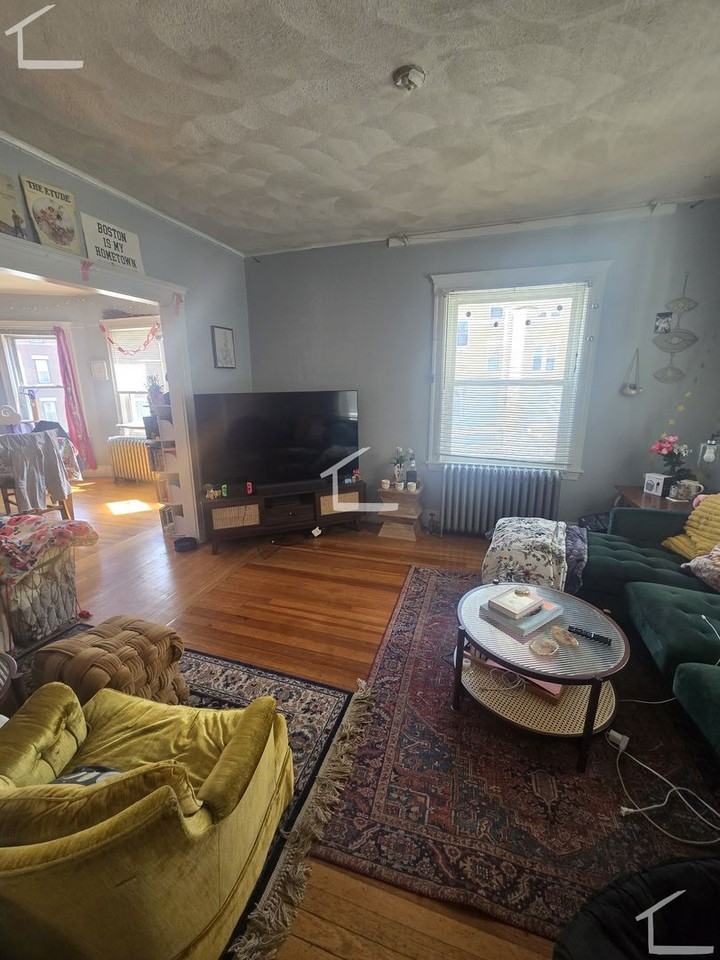 208 Kelton St - Photo 4 of 18