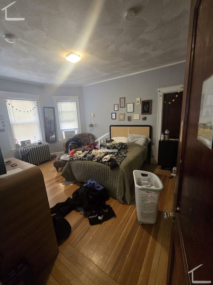 208 Kelton St - Photo 6 of 18