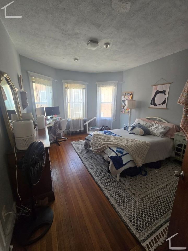 206 Kelton St - Photo 6 of 14