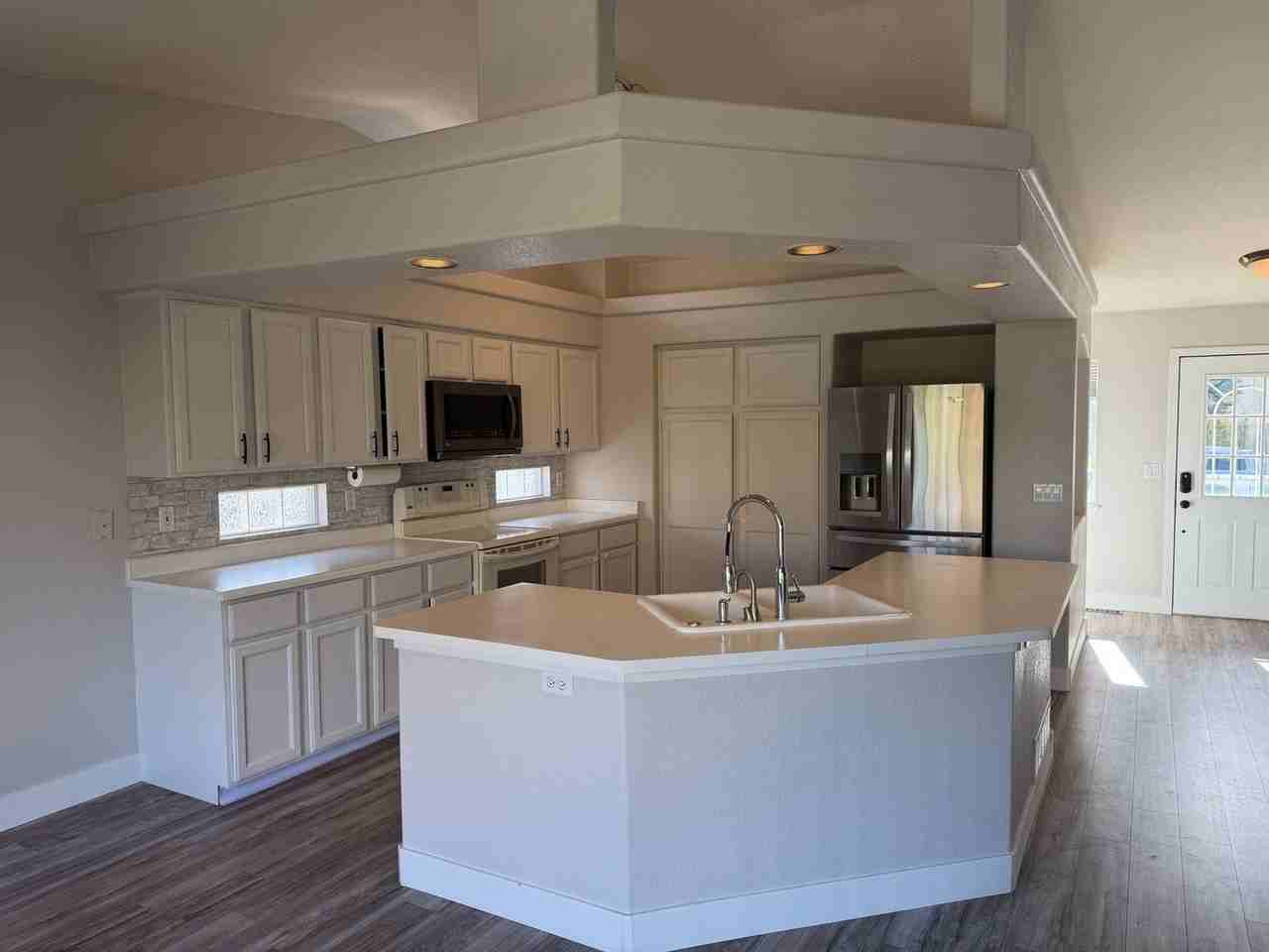 4052 Flanders St - Photo 2 of 27