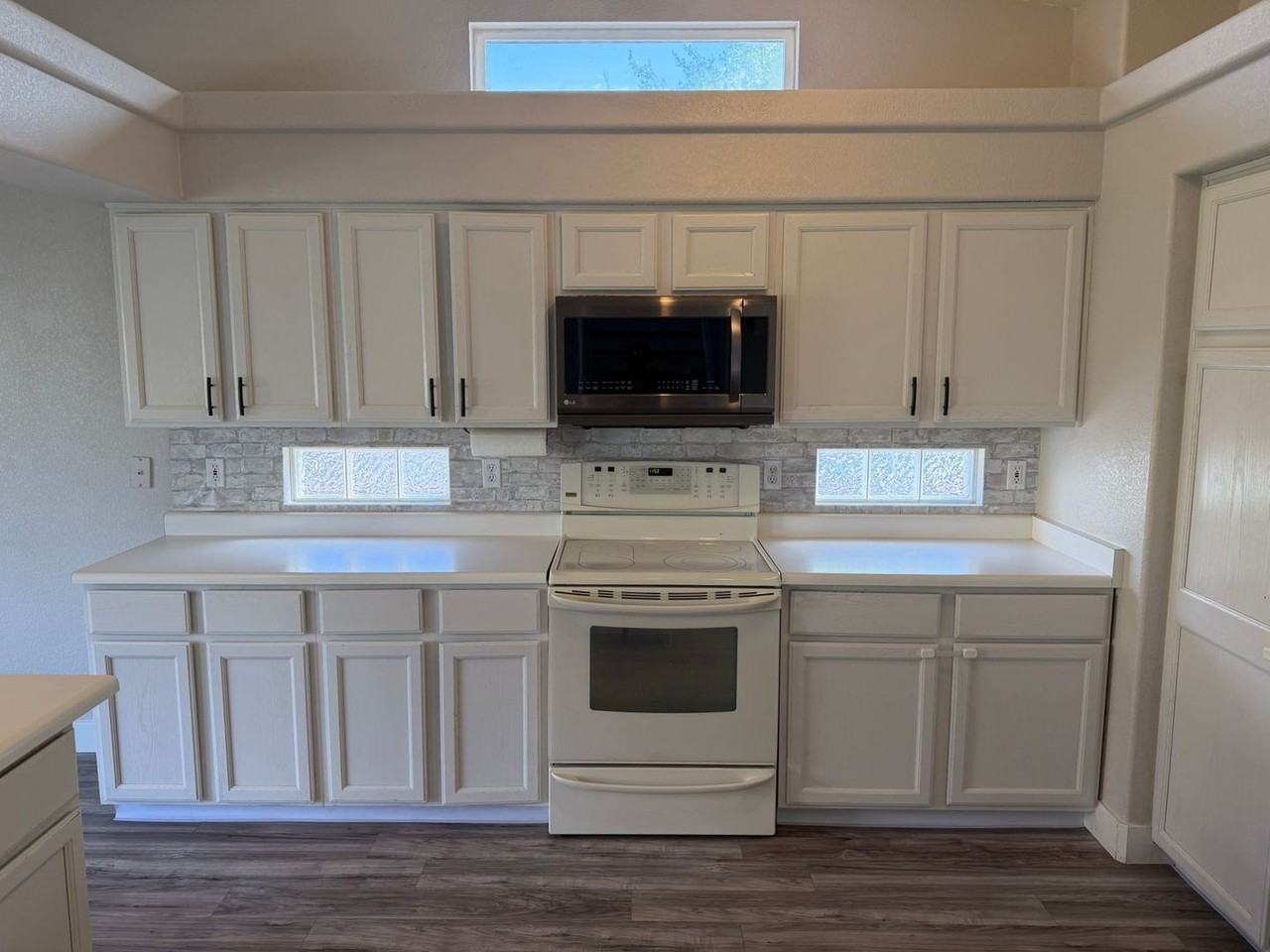 4052 Flanders St - Photo 3 of 27