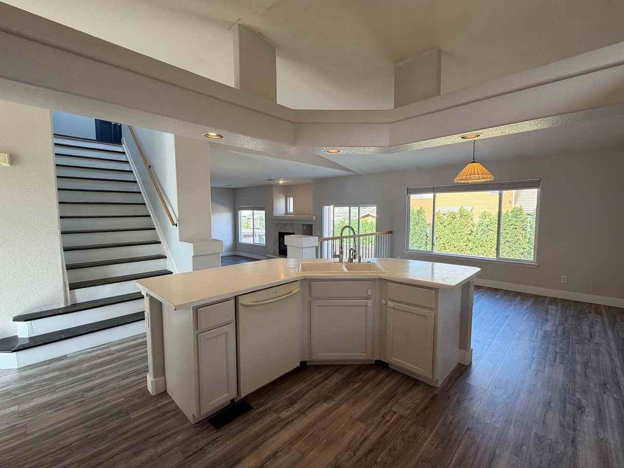 4052 Flanders St - Photo 4 of 27