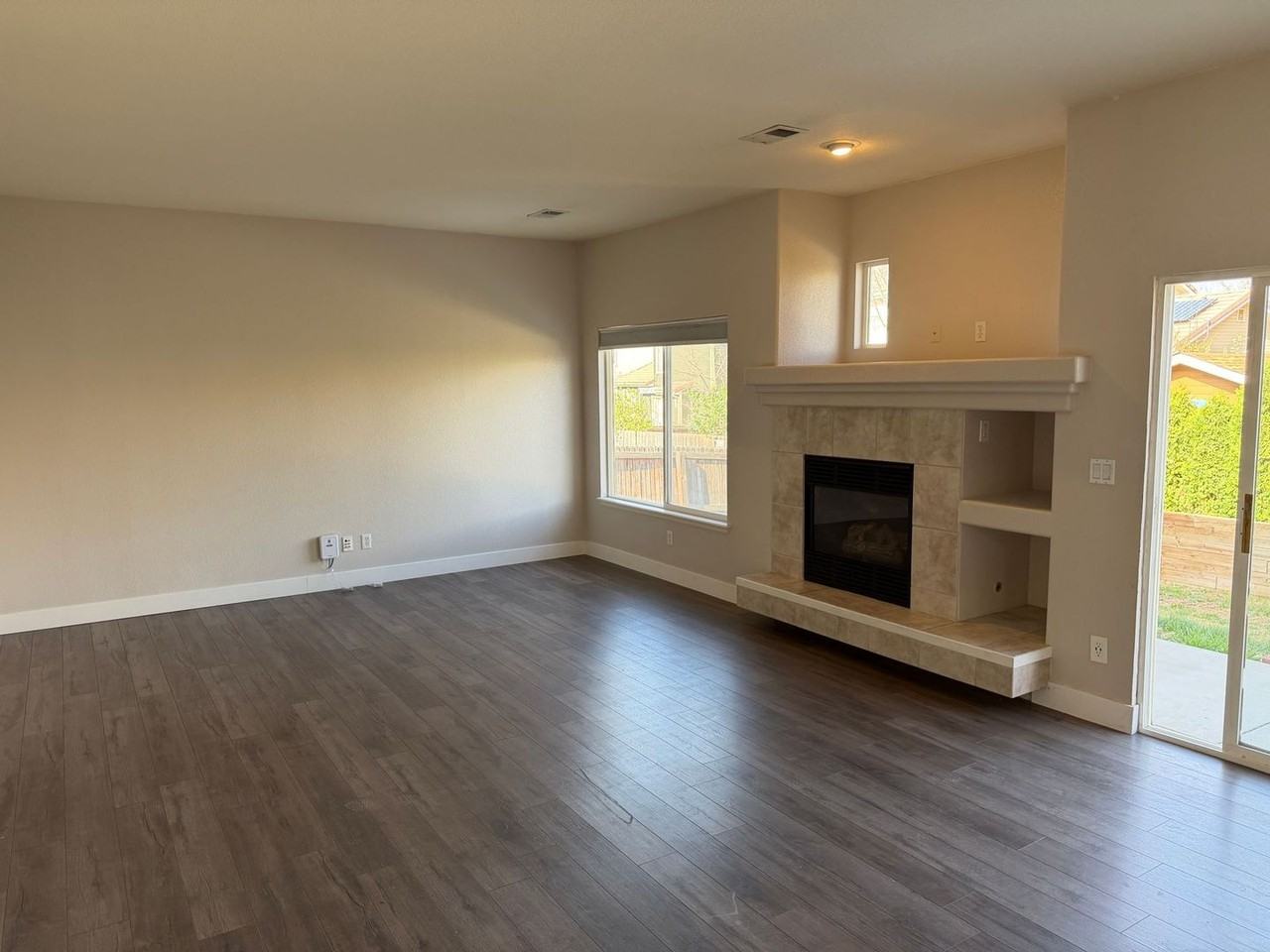 4052 Flanders St - Photo 7 of 27