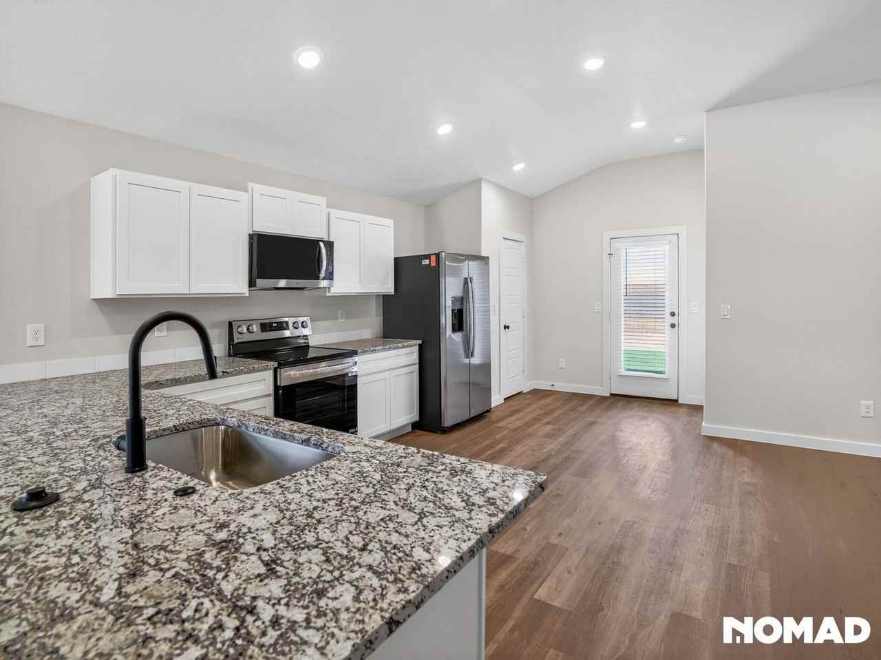 2160 Langford Ave - Photo 3 of 30