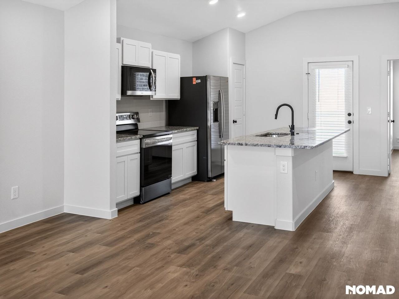 2152 Langford Ave - Photo 2 of 26
