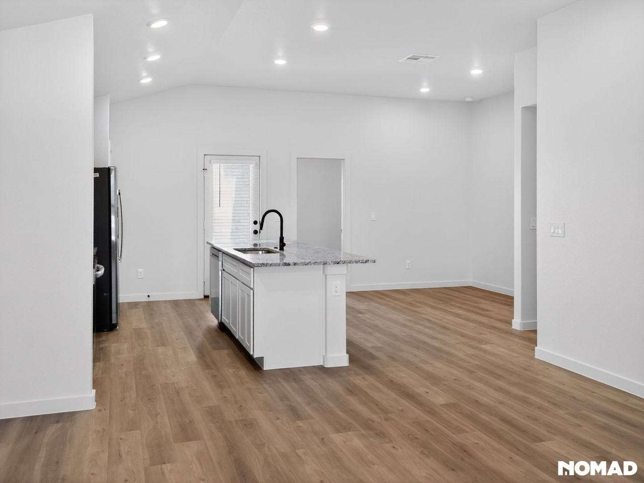 2152 Langford Ave - Photo 3 of 26