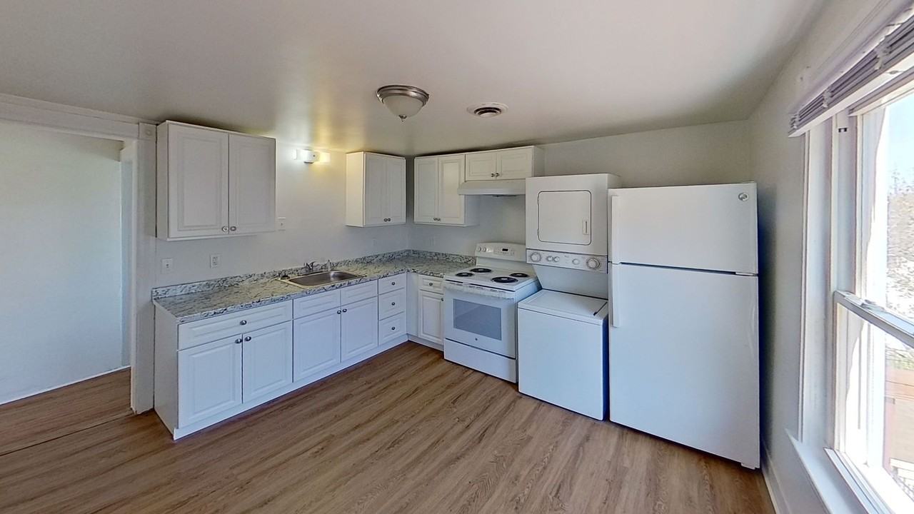 411 Chestnut St - Photo 2 of 8