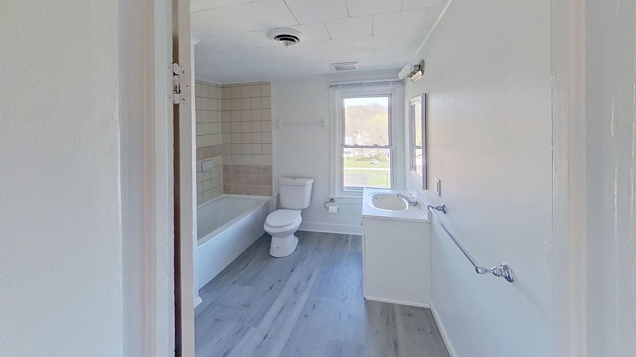 411 Chestnut St - Photo 6 of 8