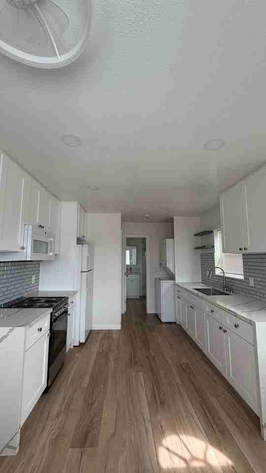 919 4th St #A - Photo 4 of 12