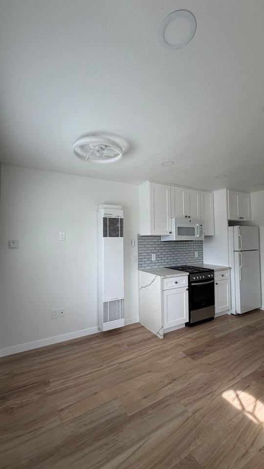 919 4th St #A - Photo 5 of 12