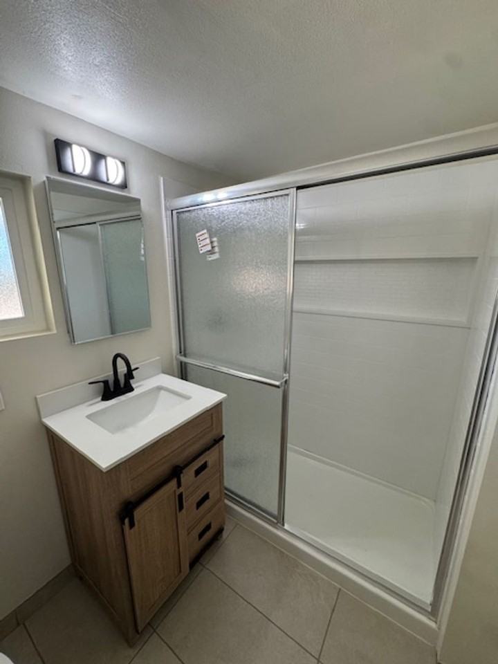 23892 Hemlock Ave - Photo 2 of 12