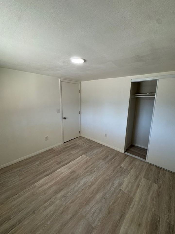 23892 Hemlock Ave - Photo 3 of 12