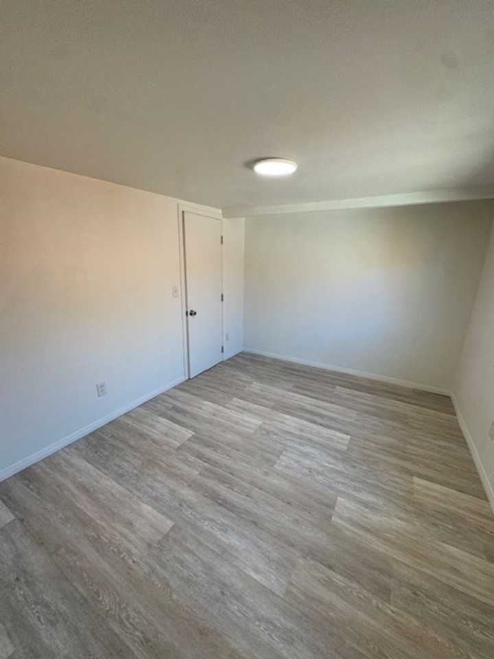 23892 Hemlock Ave - Photo 4 of 12