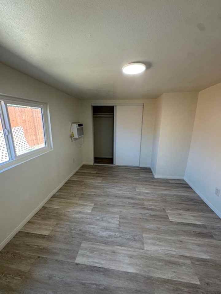 23892 Hemlock Ave - Photo 5 of 12